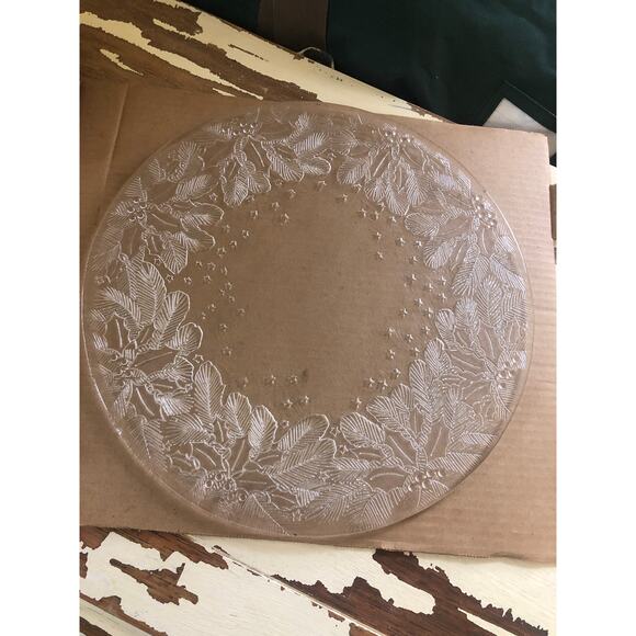 Pilgrim Glass Vintage 13" Party Platter Round Christmas Serving Plate Platter - Picture 2 of 3